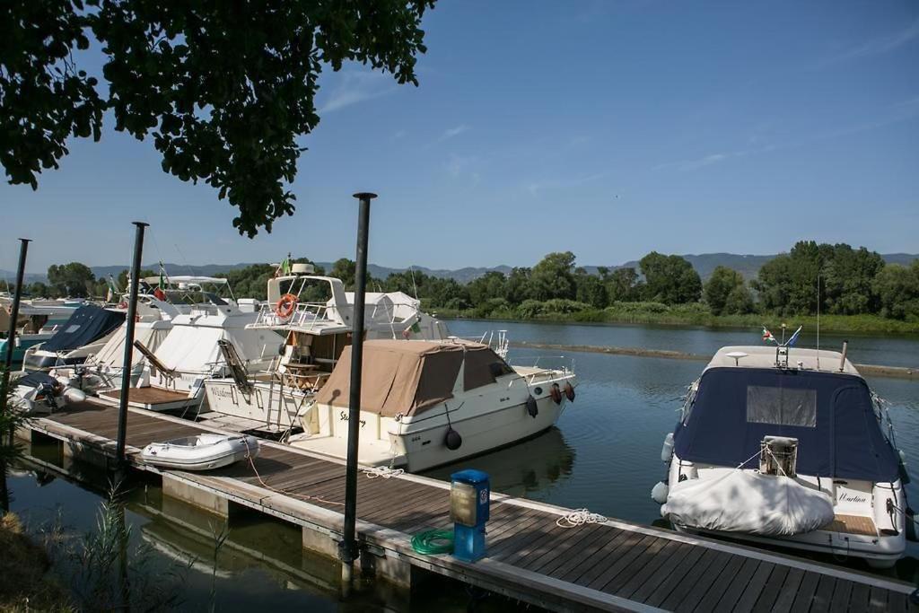 Luxe Mobilehome With Dishwasher And Airconditioning Included Fits 4 Adults And 1 Child, Ameglia, Ligurie, Cinqueterre, North Italy, Beach, Pool, Glamping Exterior foto